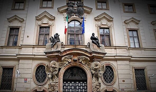 Come gli 007 cecoslovacchi penetrarono nella nostra ambasciata a Praga