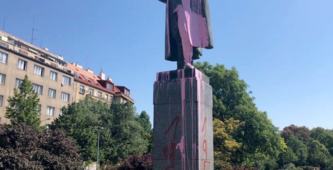 Praga: la guerra delle statue